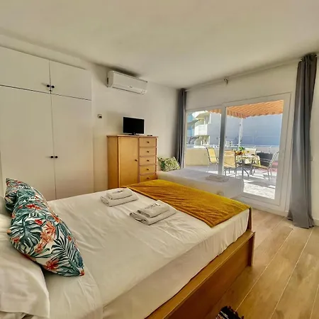 Apartment With Sea Views And Large Terrace *